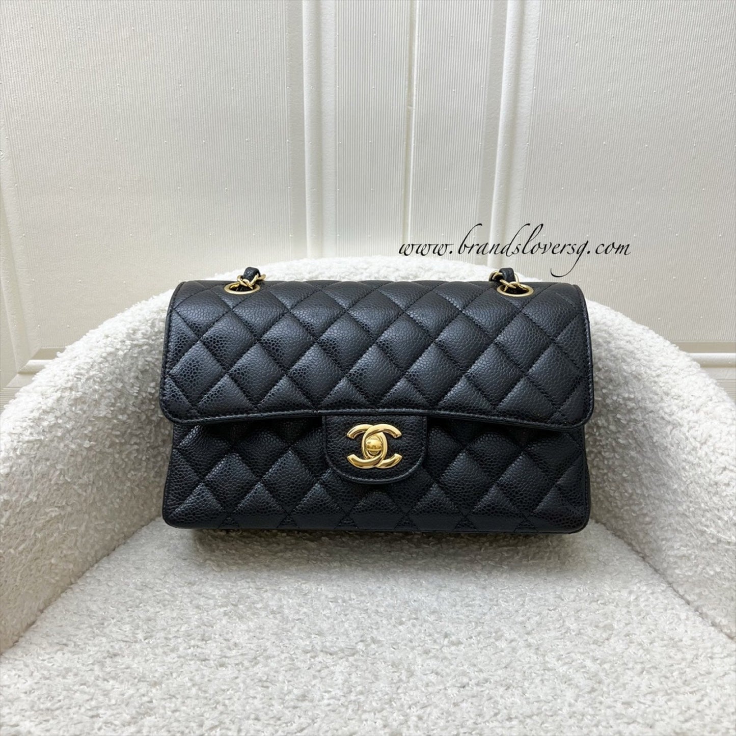 GLM-Small Classic Flap CF in Black Caviar and GHW (Model: A01113)