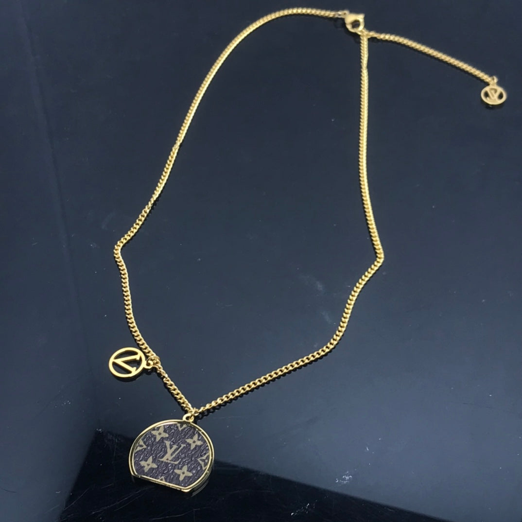 LV Necklaces 089