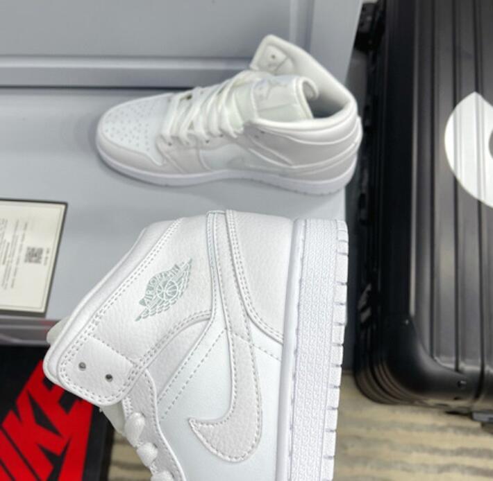 SAMC - NKE Shoes - 1612