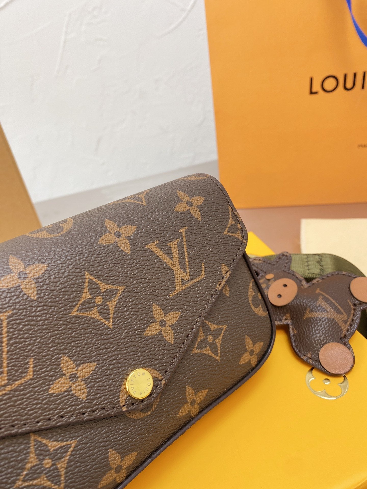 EN - New Arrival Bags LUV 066