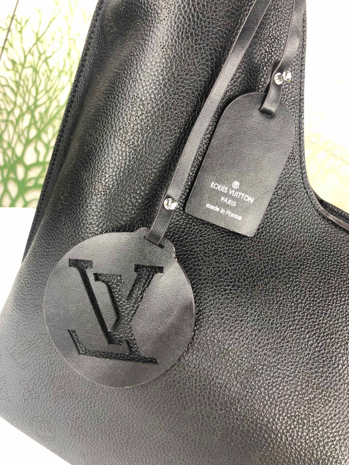 EN - New Arrival Bags LUV 050