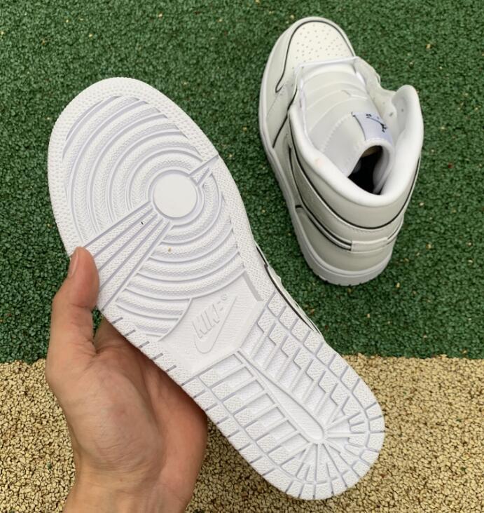 SAMC - NKE Shoes - 1558