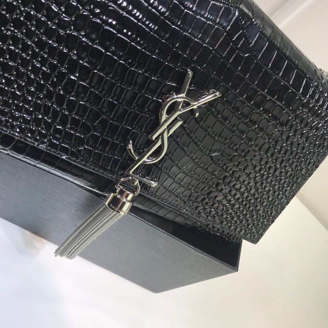 GLAMI Kate MeGLAMIum Chain Bag With Tassel In Embossed CrocoGLAMIle Black For Women 9.4in/24cm YSL 354119DND0N1000