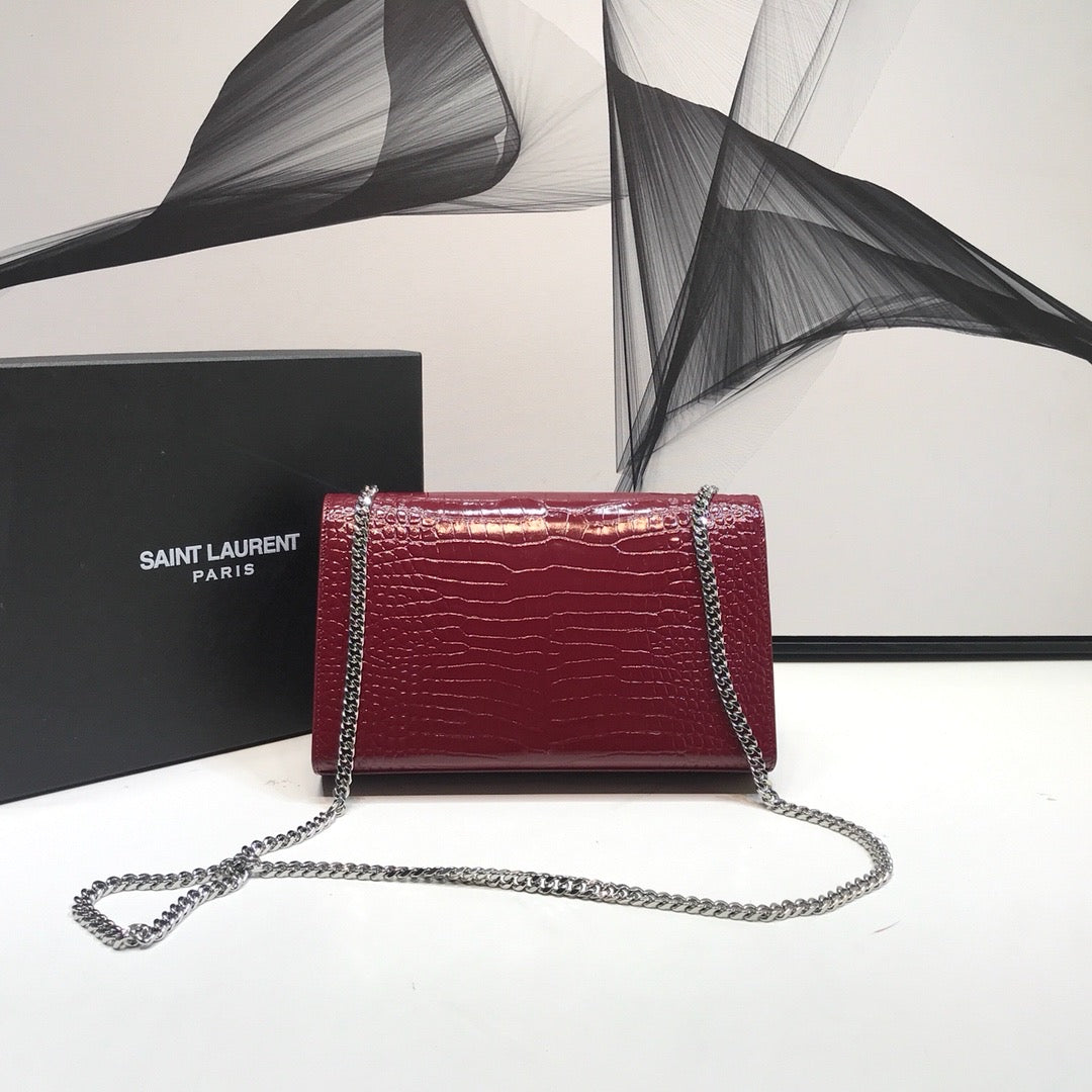 GLAMI Kate MeGLAMIum Chain Bag With Tassel In Shiny-Embossed Burgundy For Women 9.4in/24cmÃ‚Â 