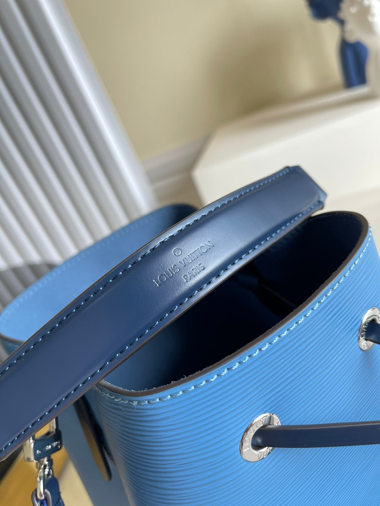 LV NeoNoe GLAMI Bucket Bag Bleuet Blue For Women,  Shoulder And Crossbody Bags 7.9in/20cm LV M57691
