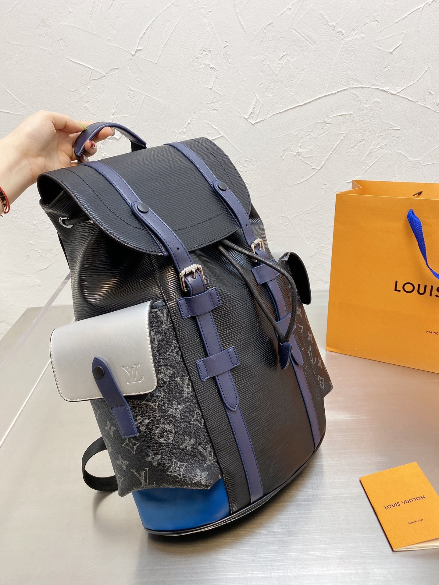 EN - New Arrival Bags LUV 077