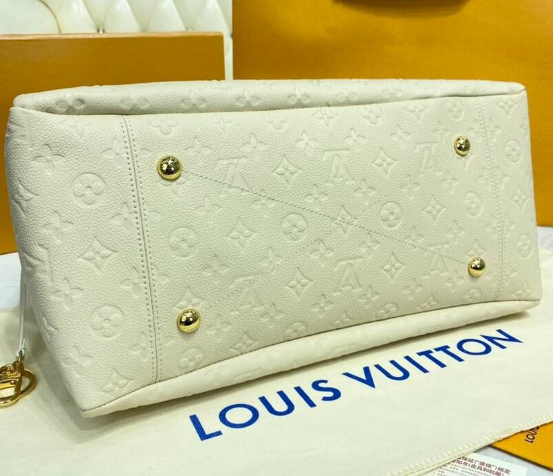 SAMC - LOV Bags - 2464
