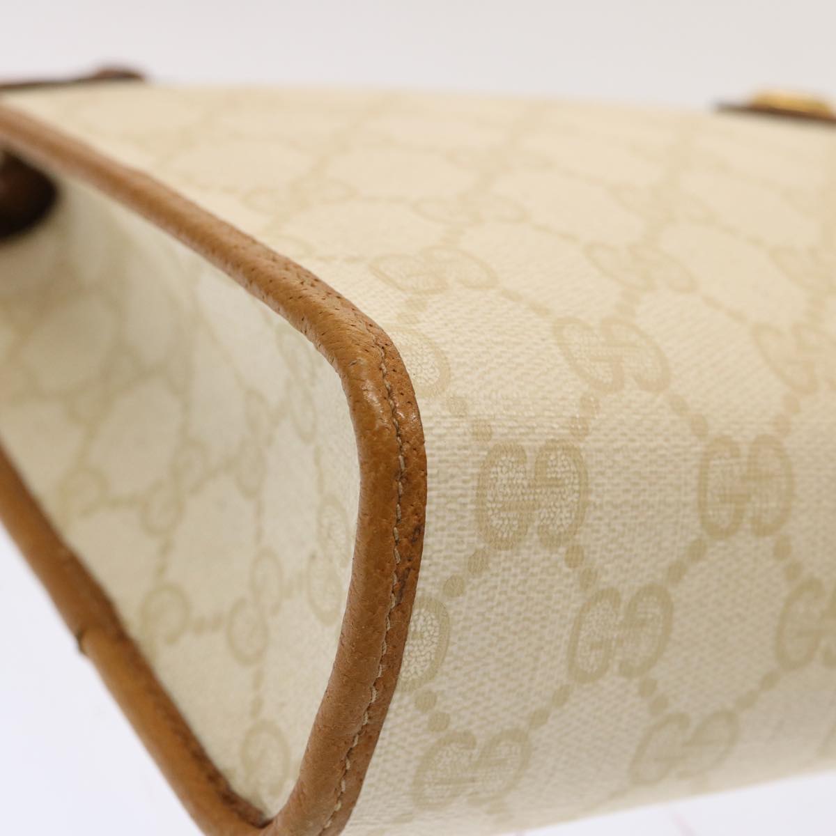 GUCCI GG Supreme Clutch Bag PVC White 97 01 037 ep4041