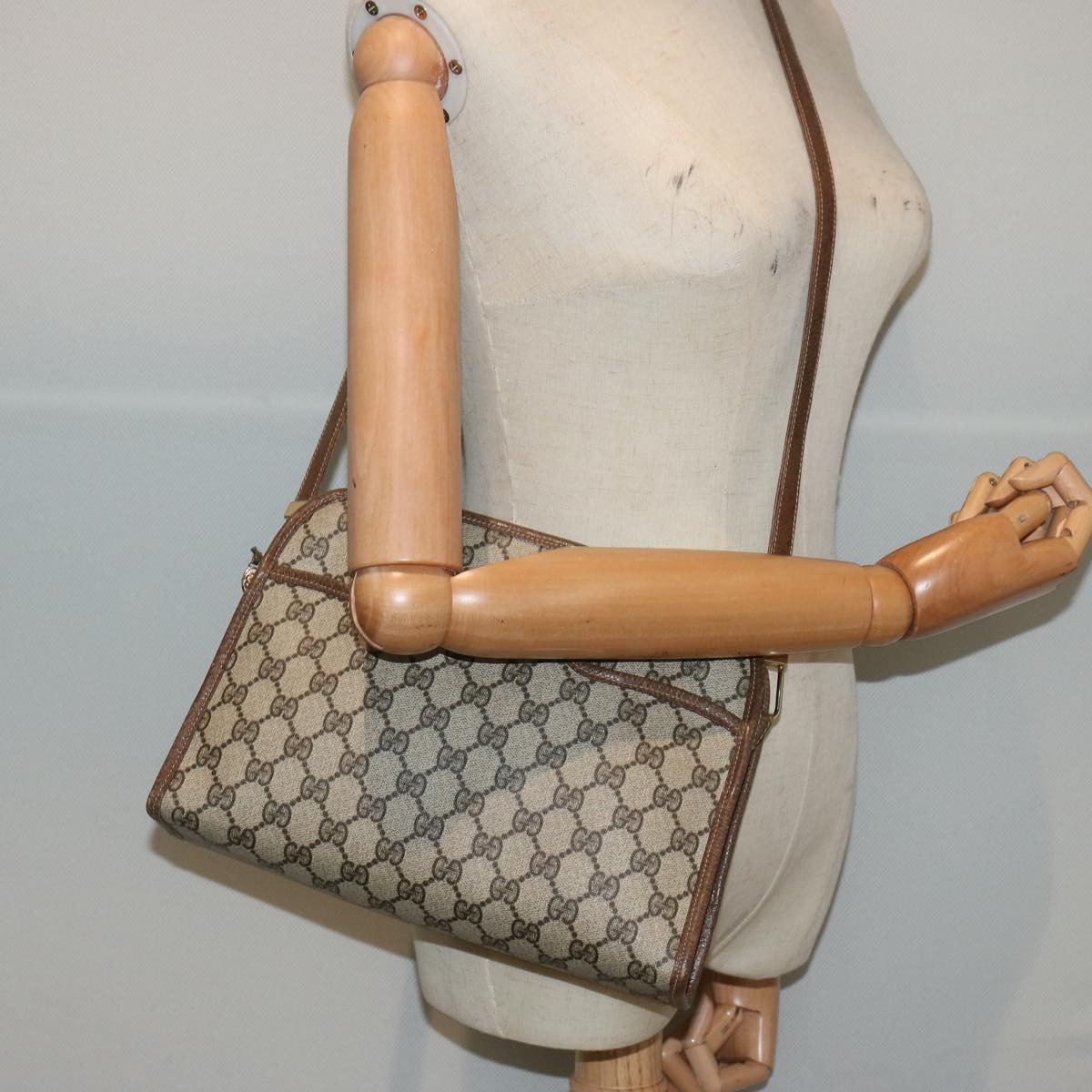 GUCCI GG Supreme Shoulder Bag PVC Beige ep4090