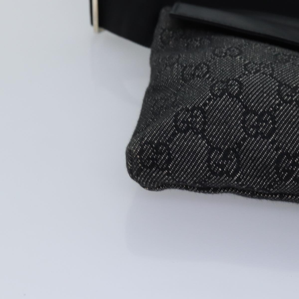 GUCCI GG Canvas Waist bag Black 28566 ep4558
