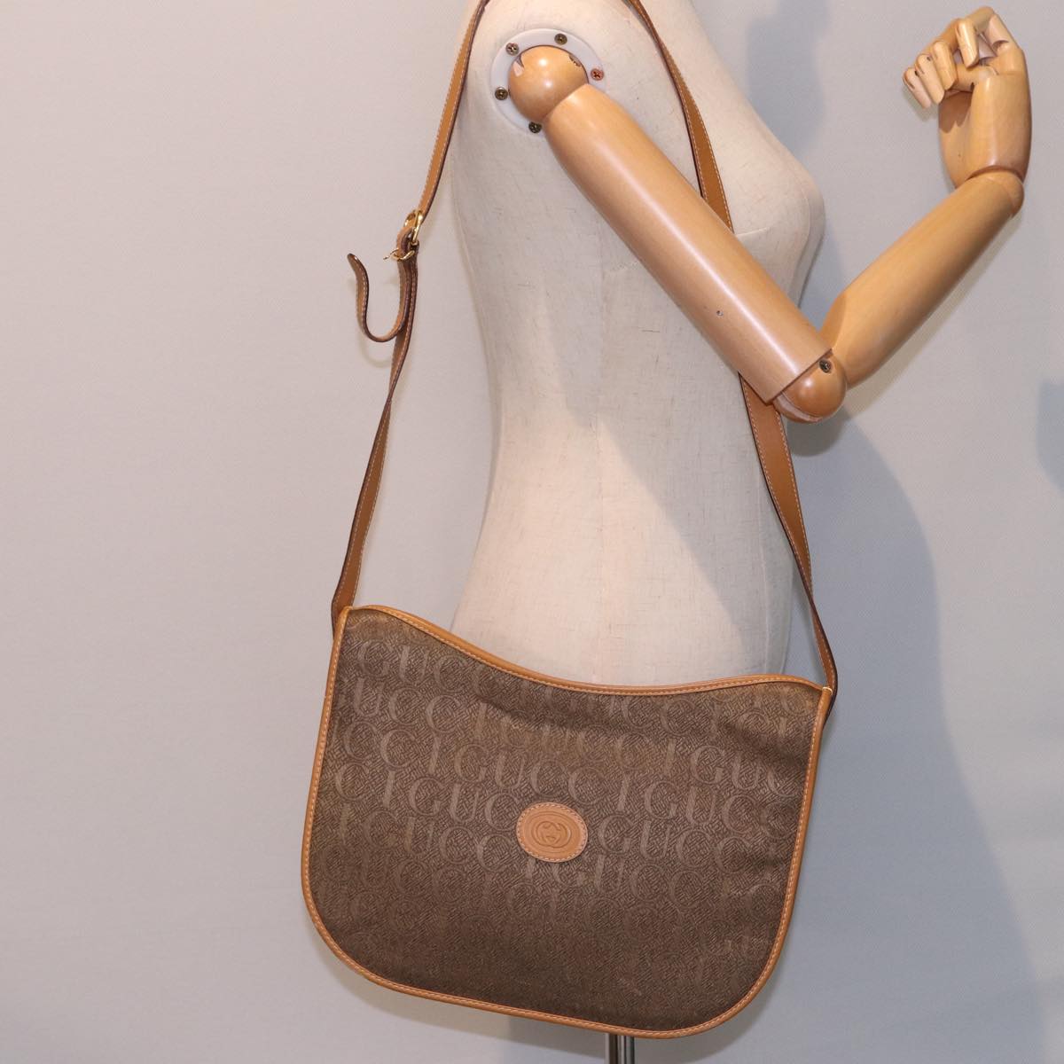 GUCCI GG Supreme Shoulder Bag Canvas Beige ep4601