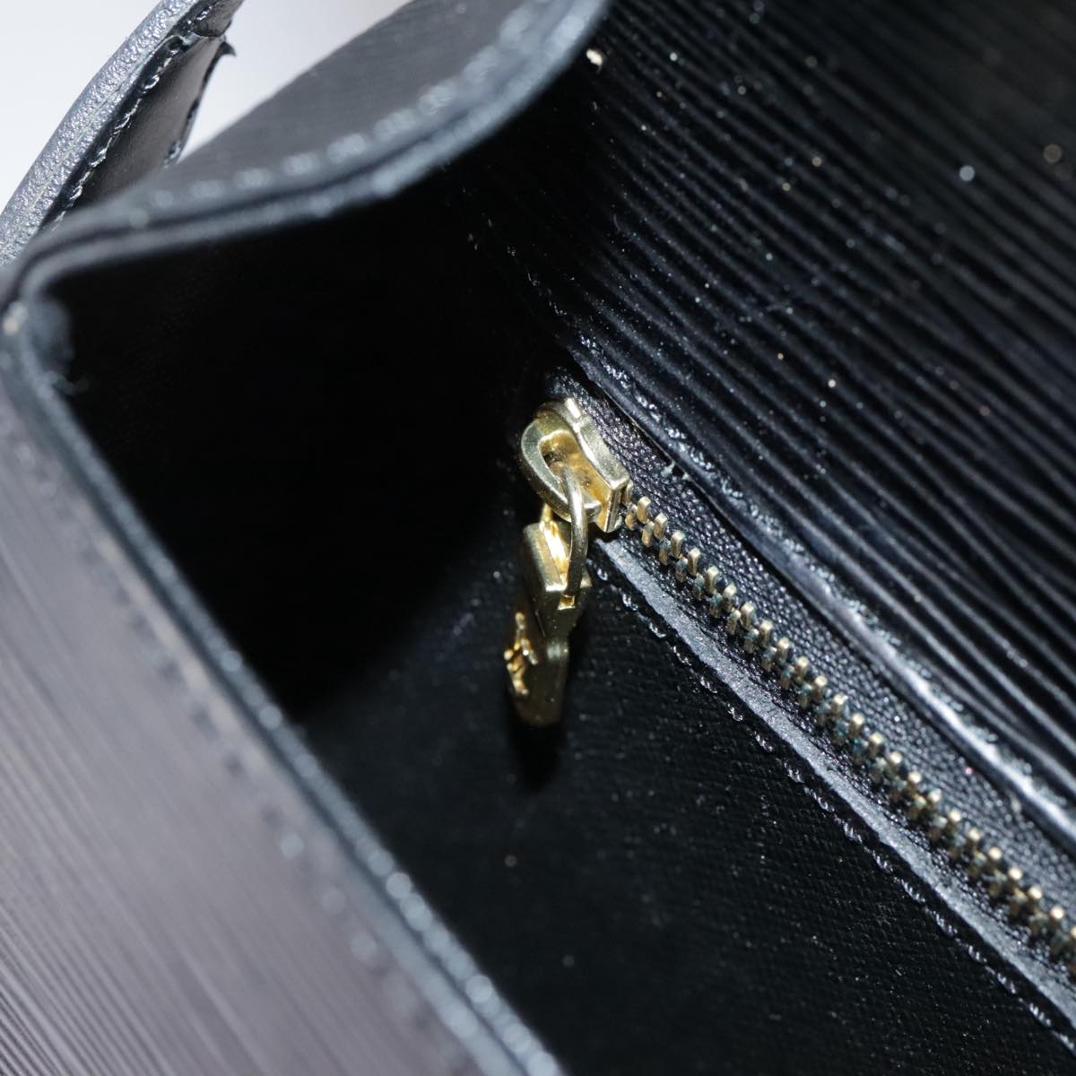 LOUIS VUITTON Epi Saint Cloud GM Shoulder Bag Black Noir M52192 LV ep7029