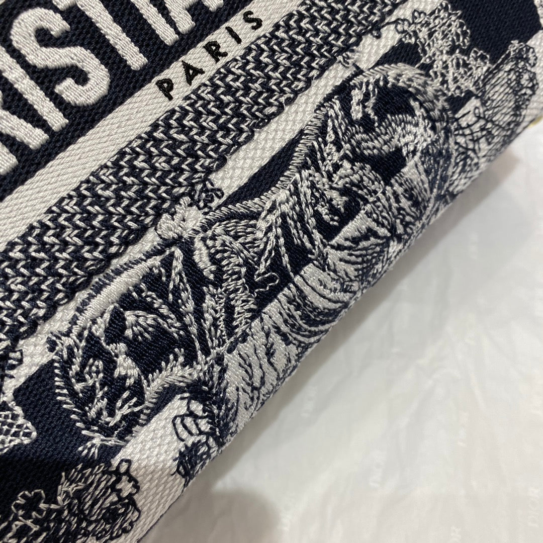 GLAMI MeGLAMIum Lady D-Lite Bag Toile de Jouy Stripes Embroidery, Navy Blue Handbags, 24cm CD M0565ORLP_M928