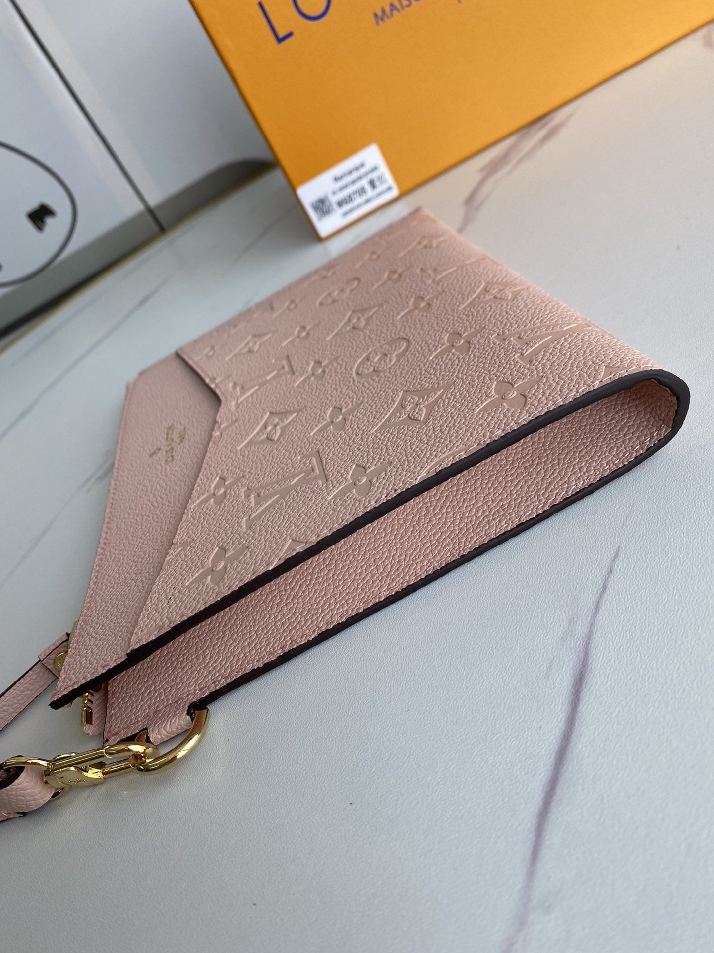 EN - New Arrival Wallet LUV 063