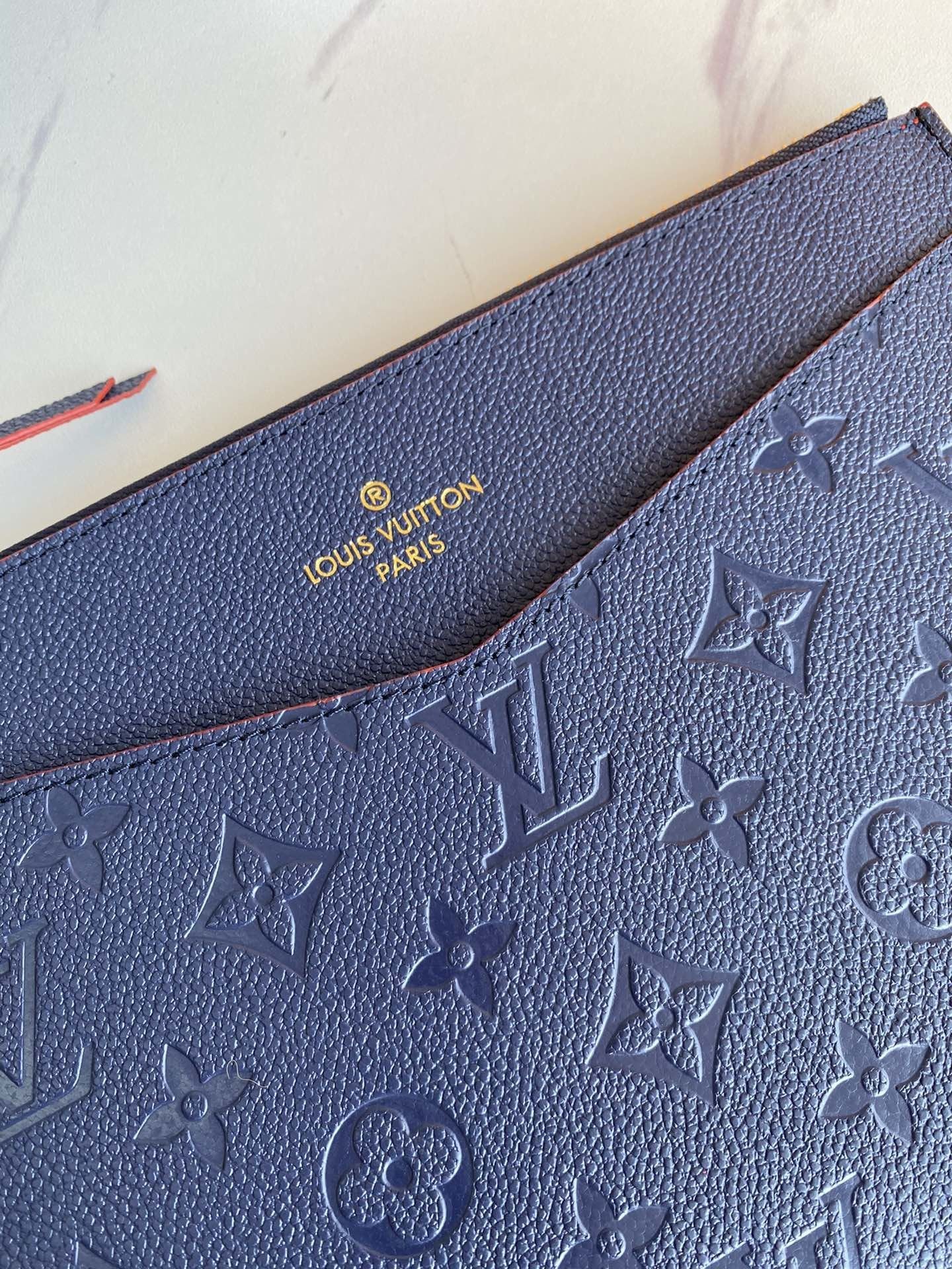 EN - New Arrival Wallet LUV 062