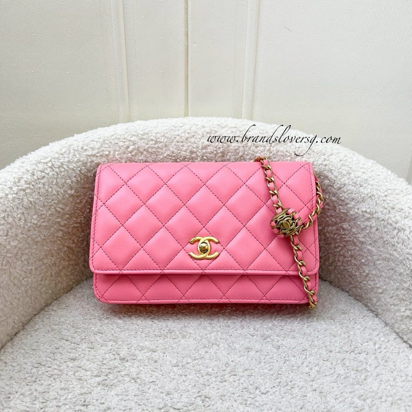GLM-Pearl Crush Wallet on Chain WOC in 22S Coral Pink Lambskin and AGHW (Model: AP1450)