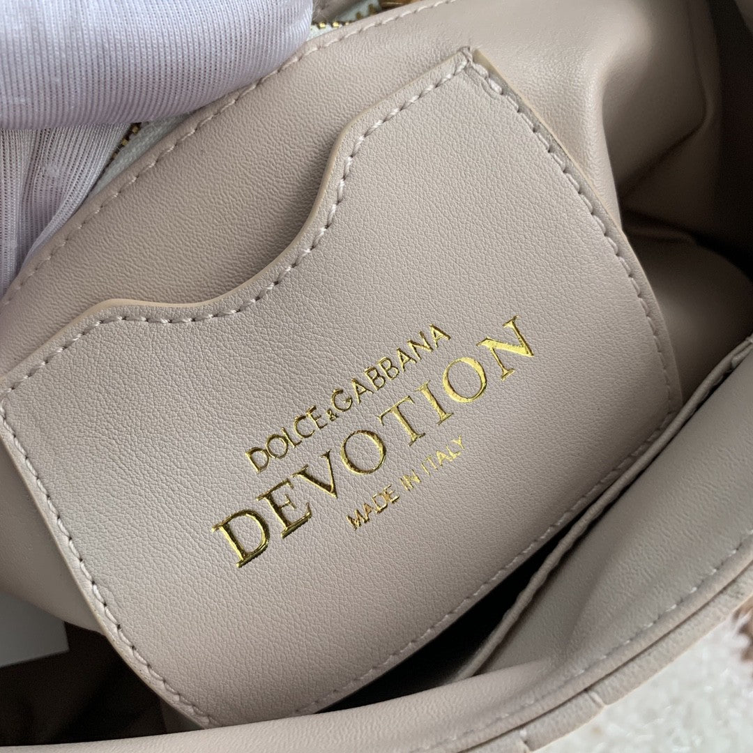 GLAMI MeGLAMIum Devotion Shoulder Bag In Quilted Nappa White For Women 10.2in/26cm GLAMI