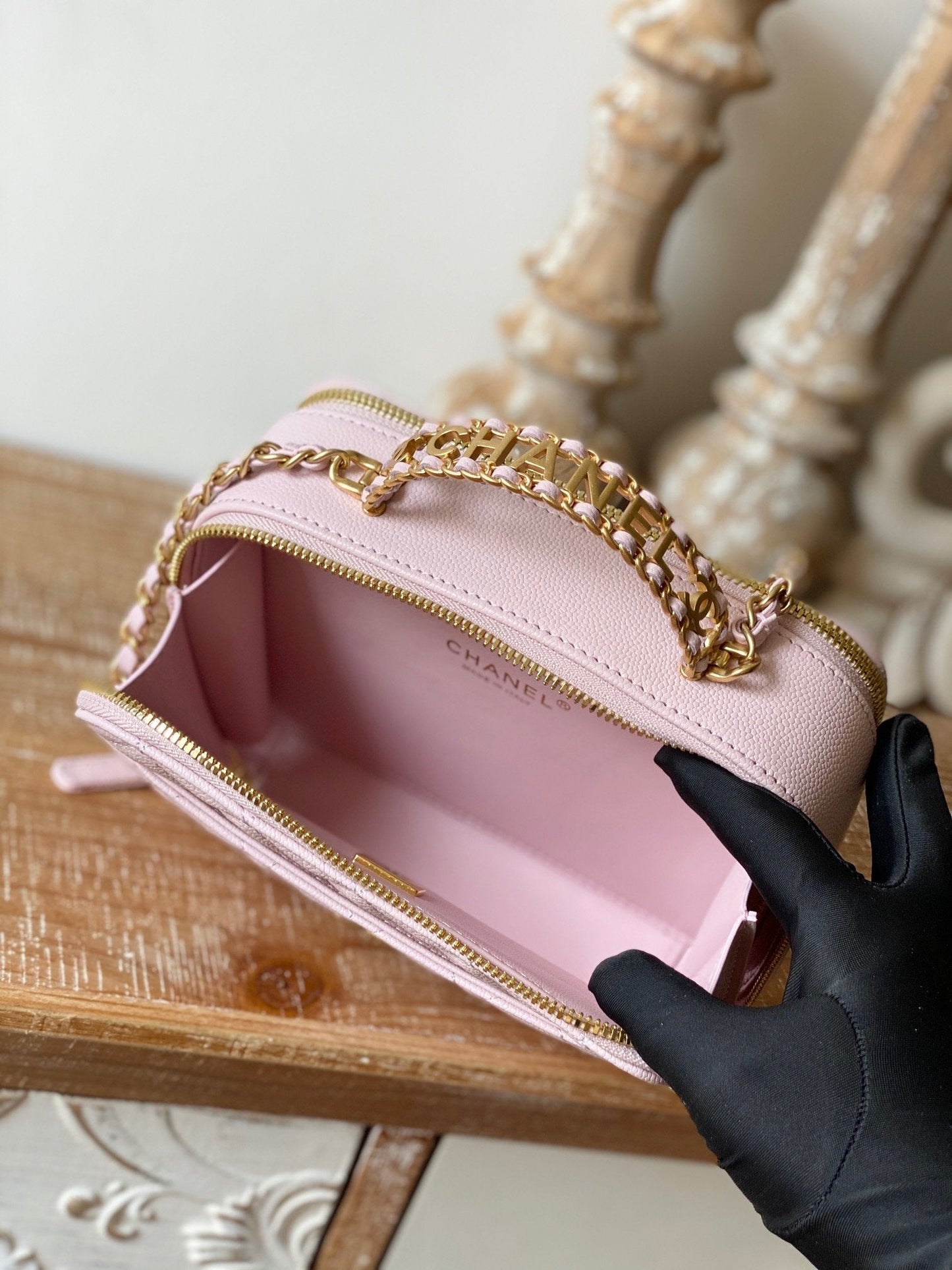 CHLSmall Vanity Case Gold Hardware Light PiNike For Women, Women’s Handbags, Shoulder Bags 5.9in/15cm AS3228 