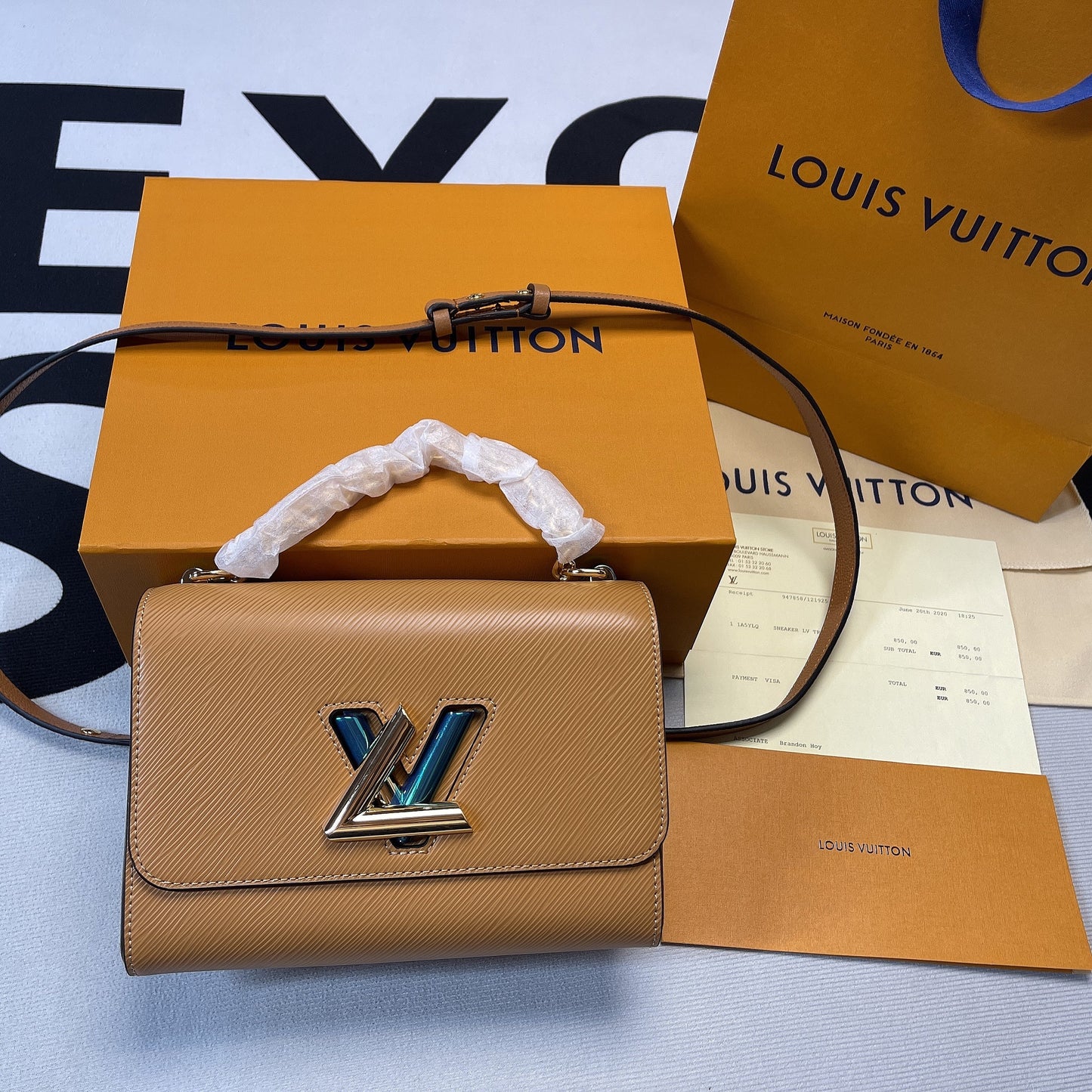 LV Twist MM Epi Gold Miel Brown For Women, WomenÃ¢â‚¬â„¢s Bags, Shoulder And Crossbody Bags 9.1in/23cm LV M59686