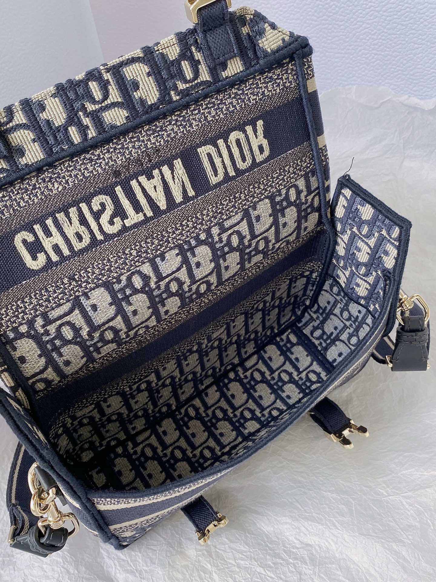 GLAMI Small DYORCAMP Bag Blue Oblique Embroidery, Blue Handbags, Shoulder Bags, Crossbody Bags, 23cm CD M1241ORIW_M928