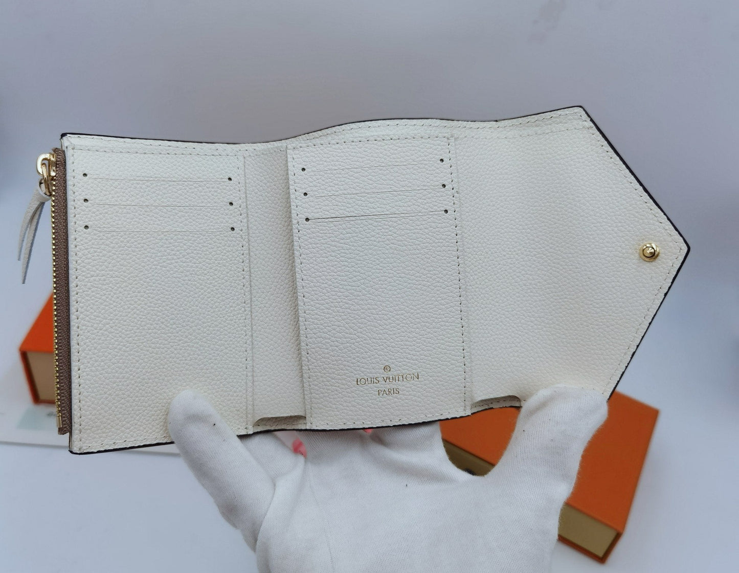 EN - New Arrival Wallet LUV 001