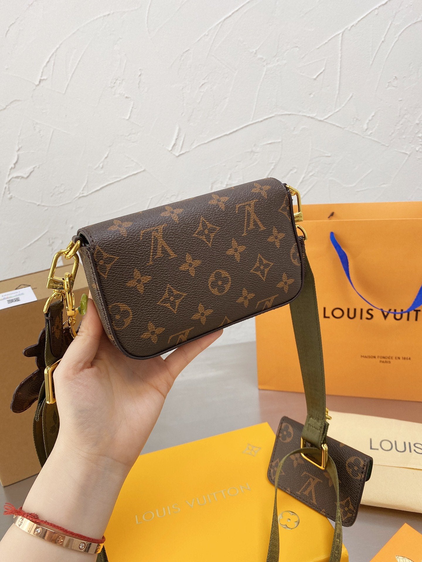 EN - New Arrival Bags LUV 066