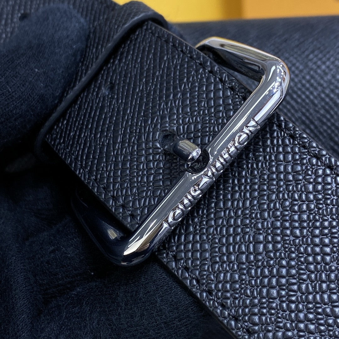 LV New GlamIap Messenger Bag Taiga Black For Men, Bags, Shoulder And Crossbody Bags 11.1in/28.3cm LV M30807