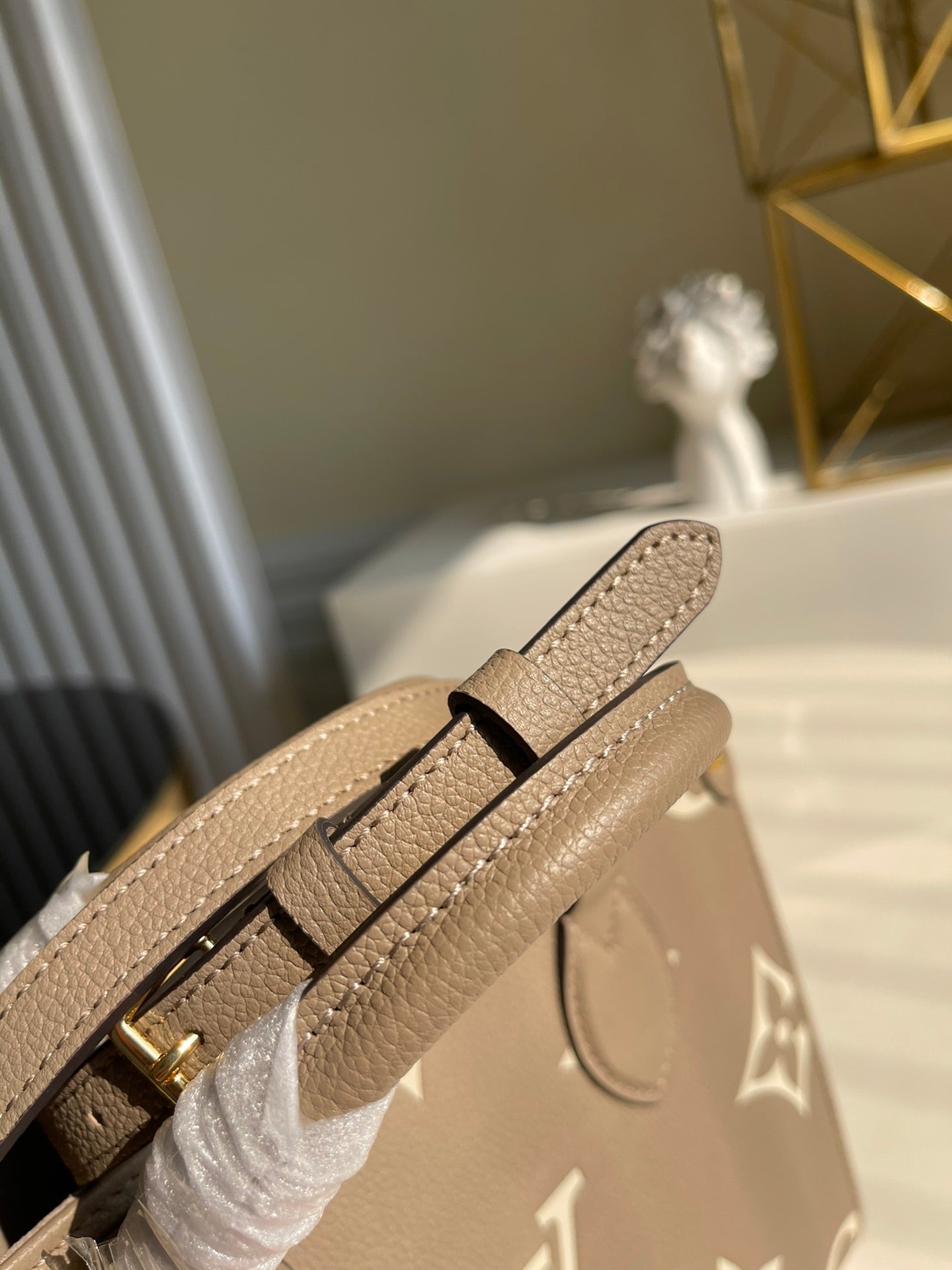 LV OnTheGo PM Tote Bag Monogram Empreinte Beige/Cream For Women, WomenÃ¢â‚¬â„¢s Handbags, Shoulder And Crossbody Bags 9.8in/25cm LV M45779