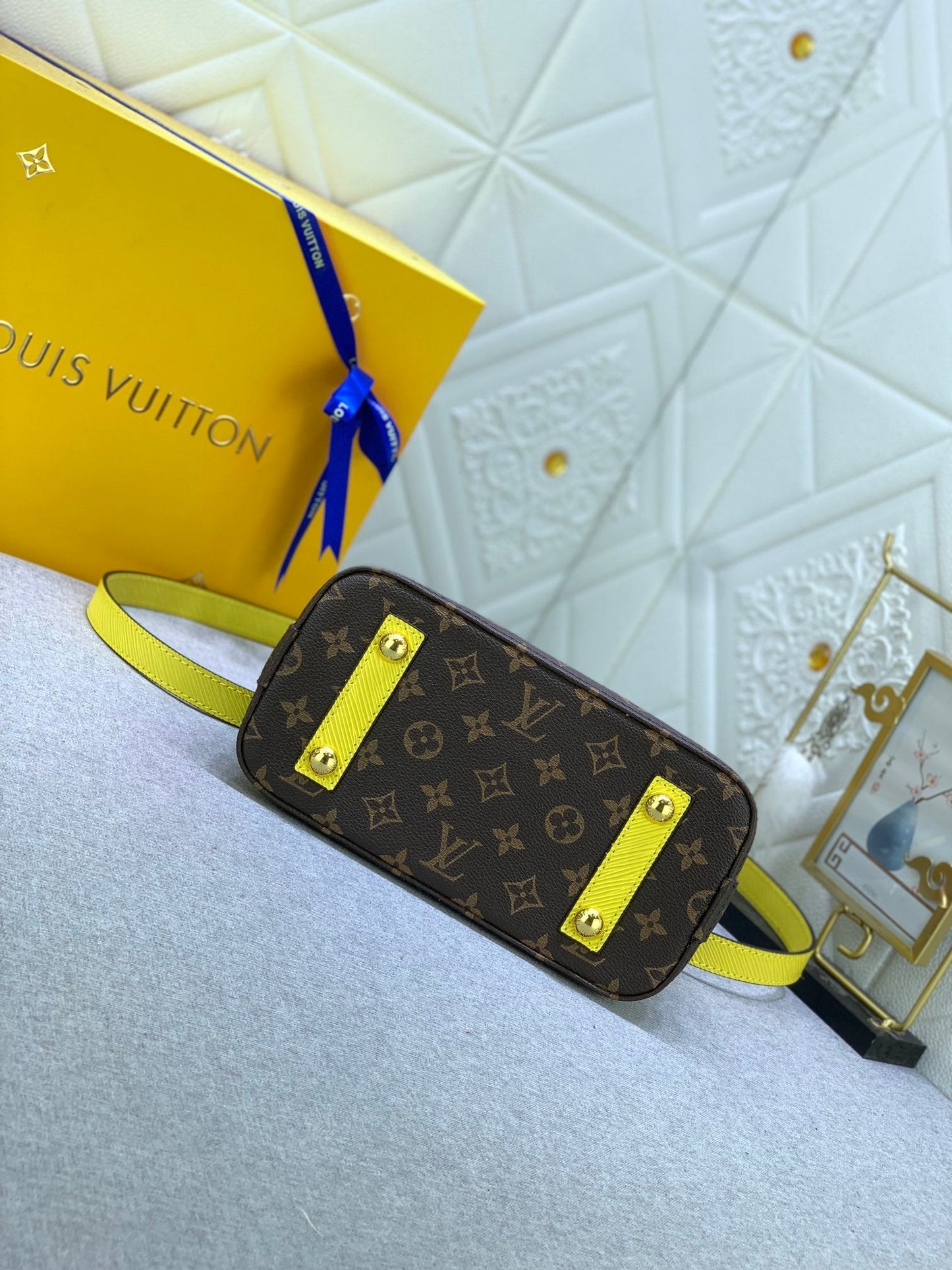 EN - Luxury Bags LUV 835