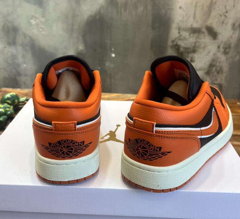 SAMC - NKE Shoes - 560