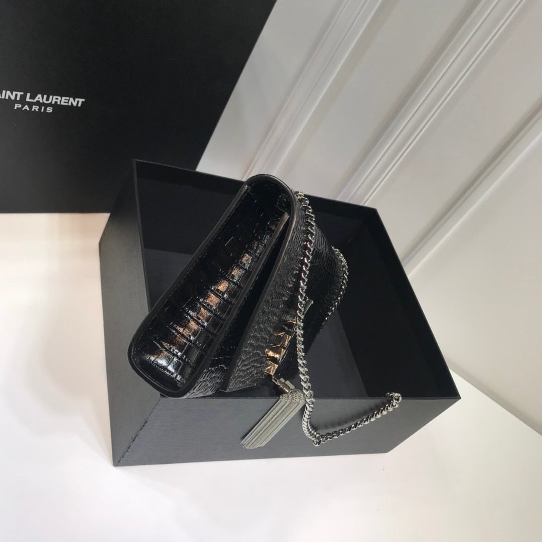 GLAMI Kate MeGLAMIum Chain Bag With Tassel In Embossed CrocoGLAMIle Black For Women 9.4in/24cm YSL 354119DND0N1000