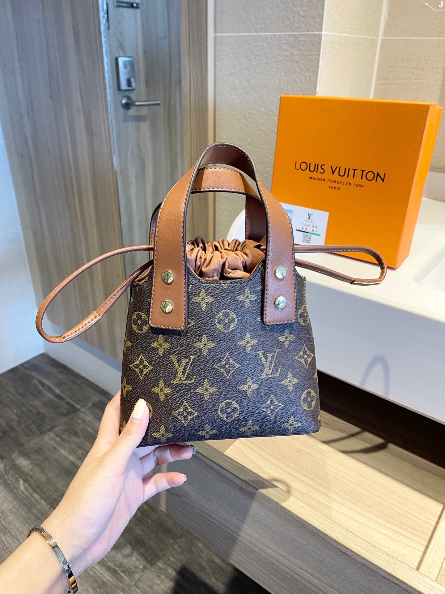 EN - New Arrival Bags LUV 500