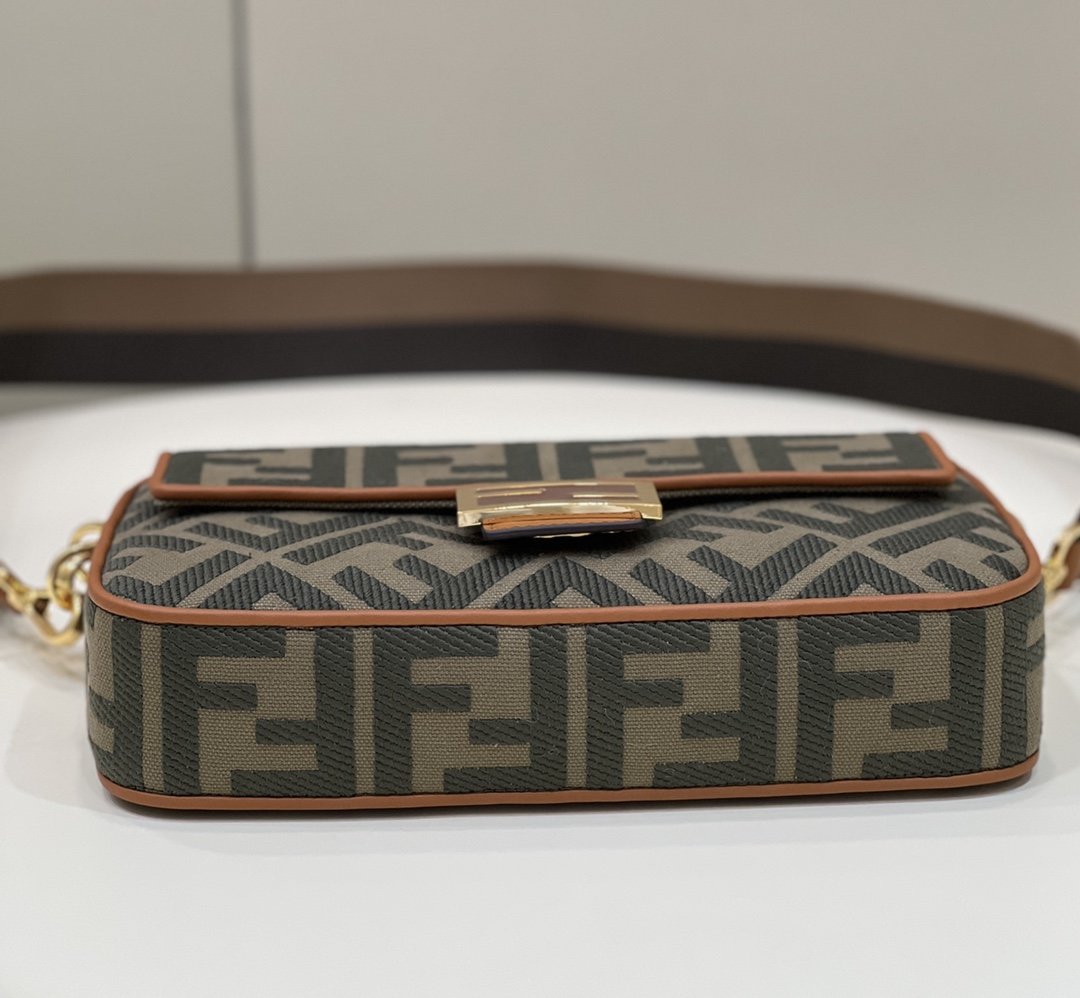 FI Baguette Khaki For Women, WomenÃ¢â‚¬â„¢s Handbags, Shoulder And Crossbody Bags, 10.6in/27cm FF 8BR600
