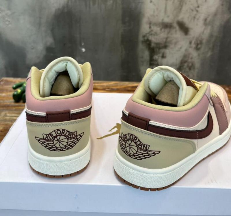 SAMC - NKE Shoes - 900
