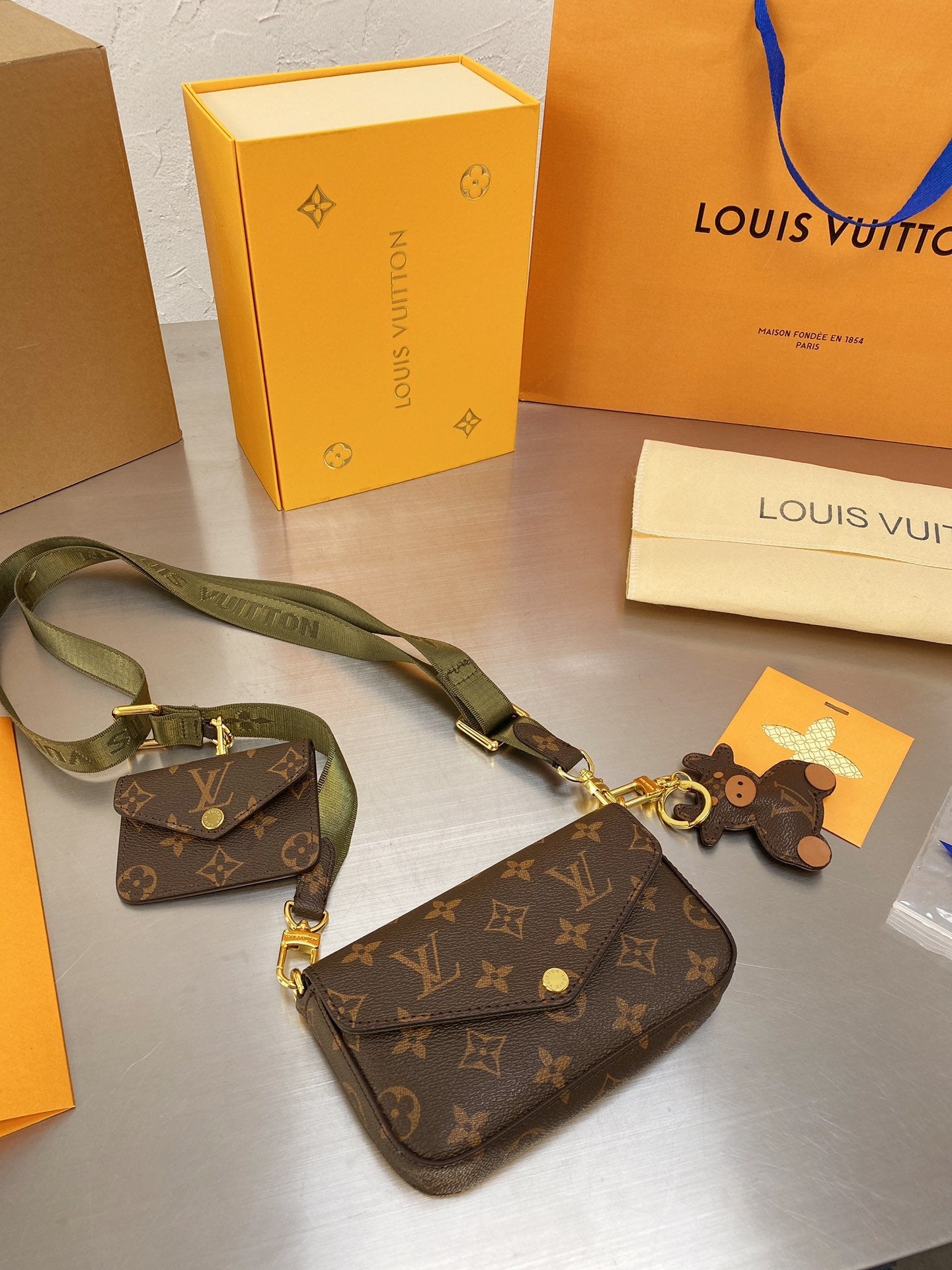 EN - New Arrival Bags LUV 066