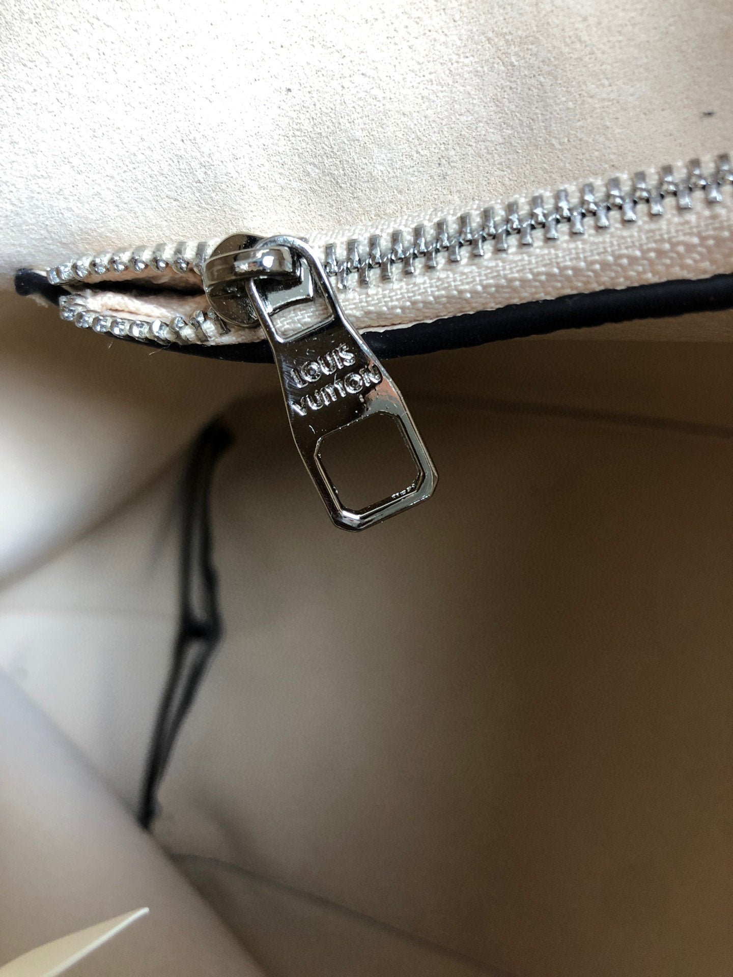 EN - New Arrival Bags LUV 050