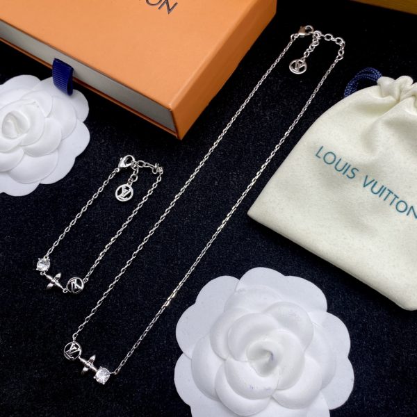 Combo LV Necklaces 106