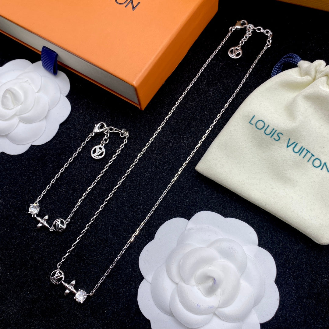 Combo LV Necklaces 106