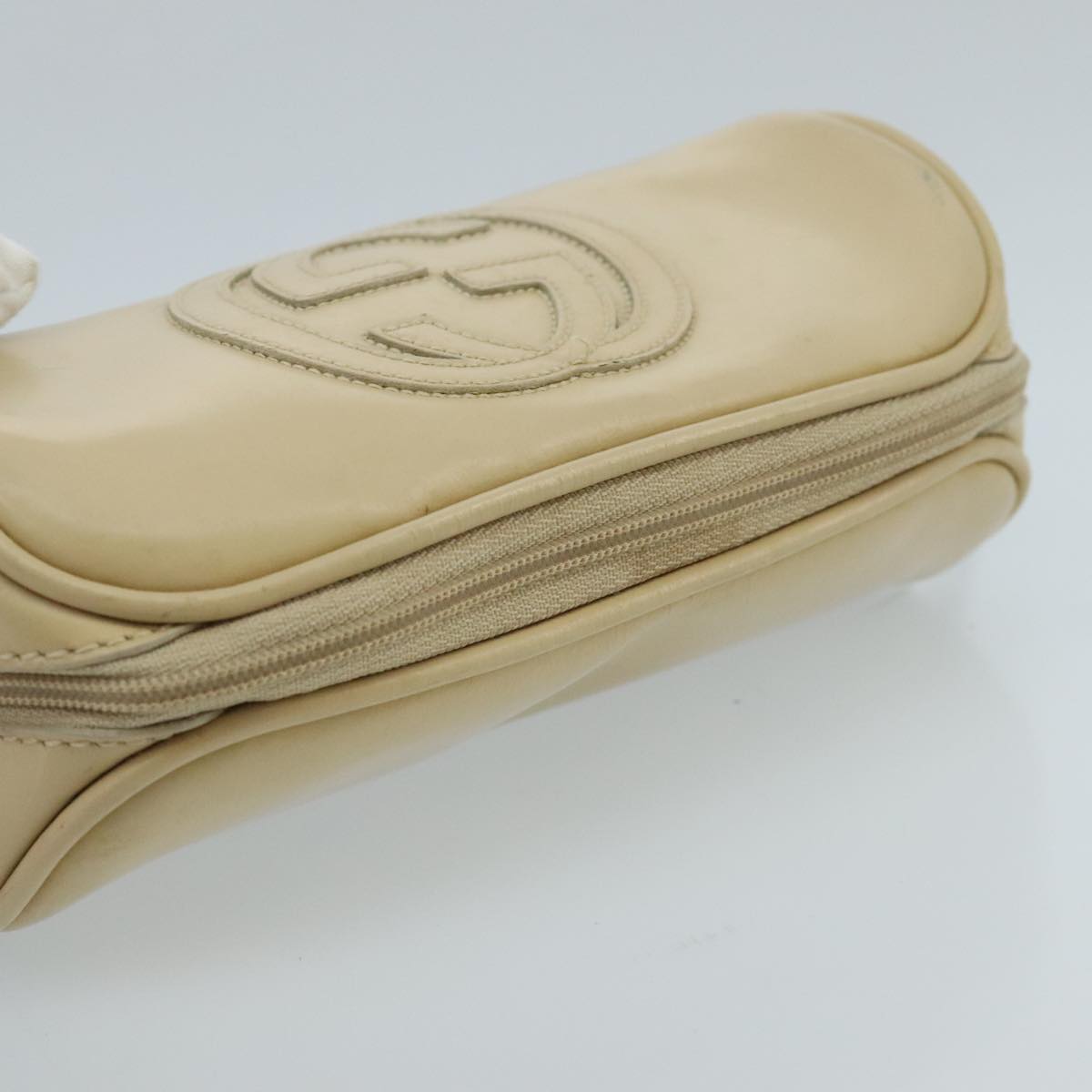 GUCCI Pouch Patent leather Beige fm4142