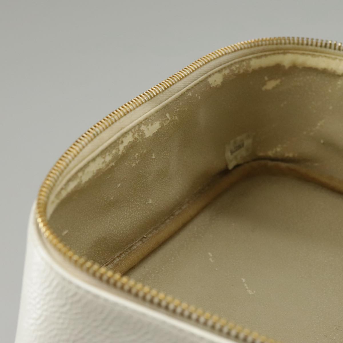 CHANEL COCO Mark vanity Pouch Caviar Skin White Gold CC fm4164