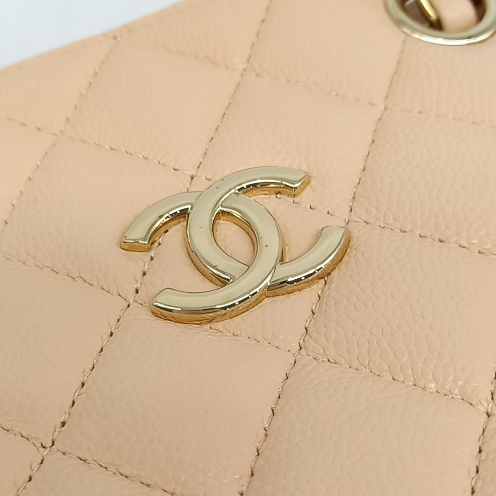 Chanel Caviar Classic Mini Bucket Bag (10113481)