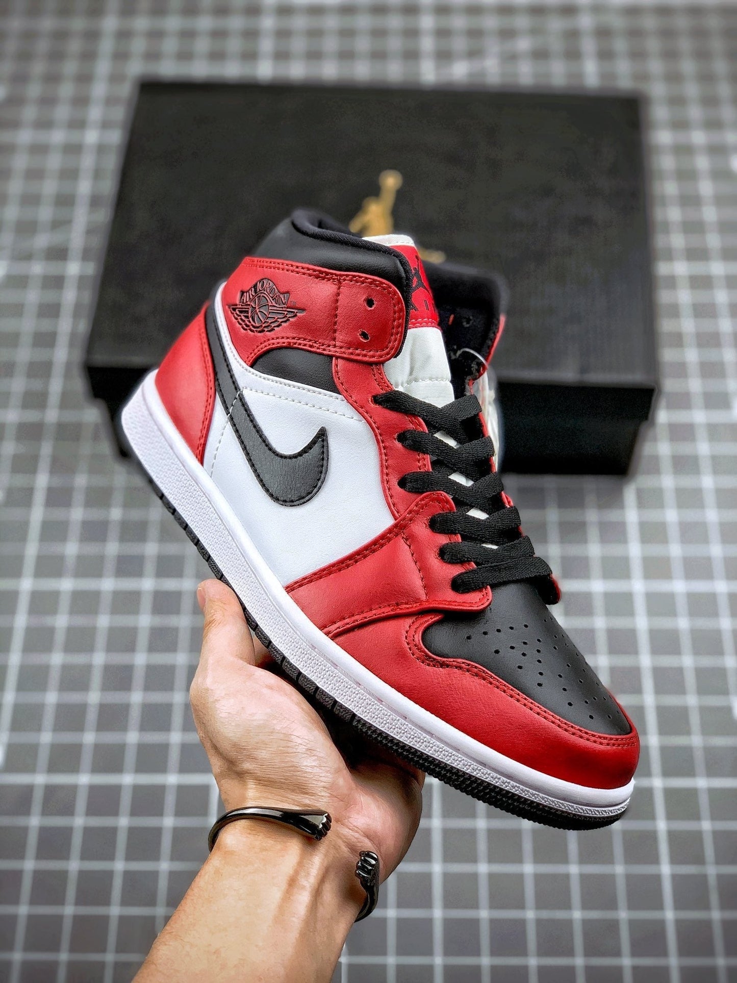 Designer Air Jordan 1 Mid Ã¢â‚¬Å“Gym RedÃ¢â‚¬Â 554724-069