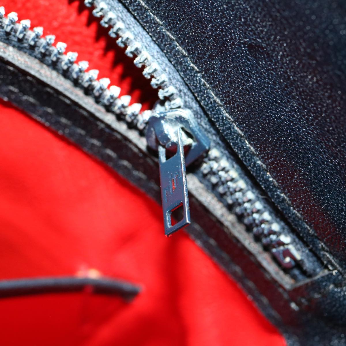 GUCCI Turn Lock Hand Bag Leather Black Red im361