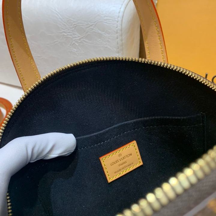 LV Moon Backpack Monogram Canvas By Nicolas GhesquiÃƒÂ¨re For The LV Cruise Collection, WoBags 32cm LV M44944
