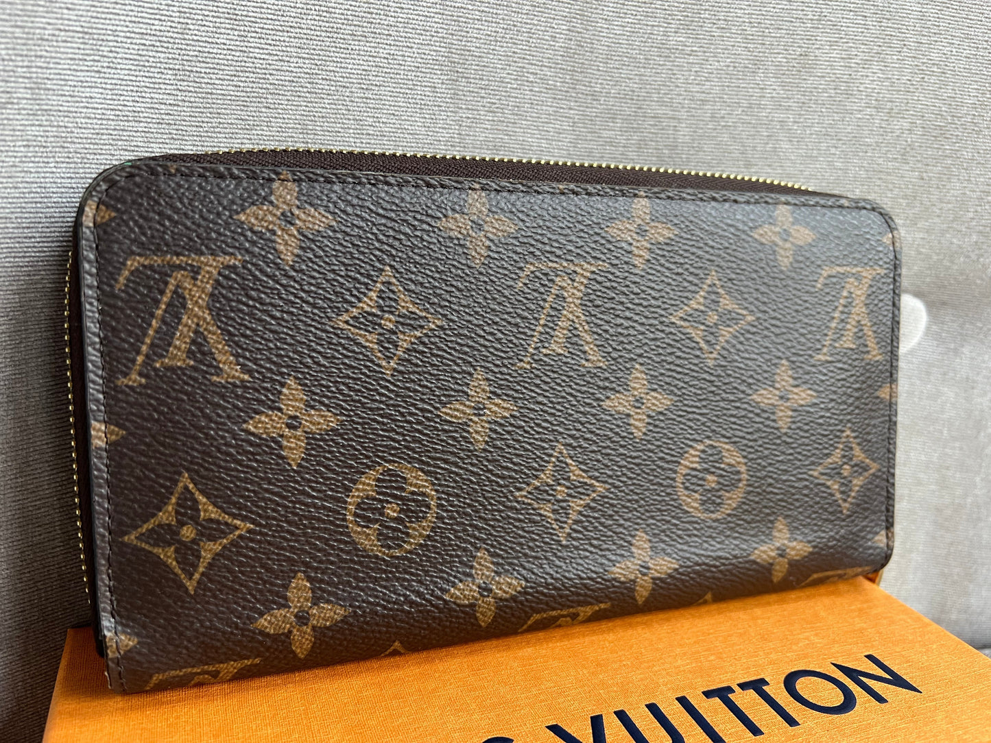Louis Vuitton Zippy Wallet in Monogram (RRP £565)