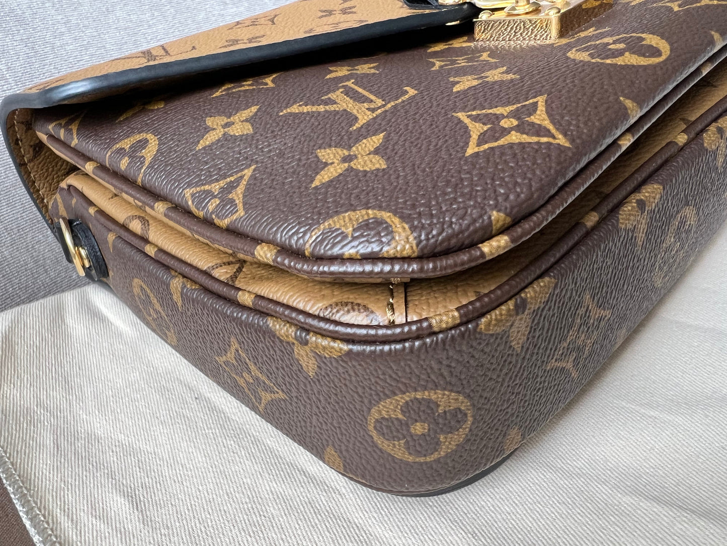 Louis Vuitton Pochette Metis Reverse Monogram (RRP £1,970)