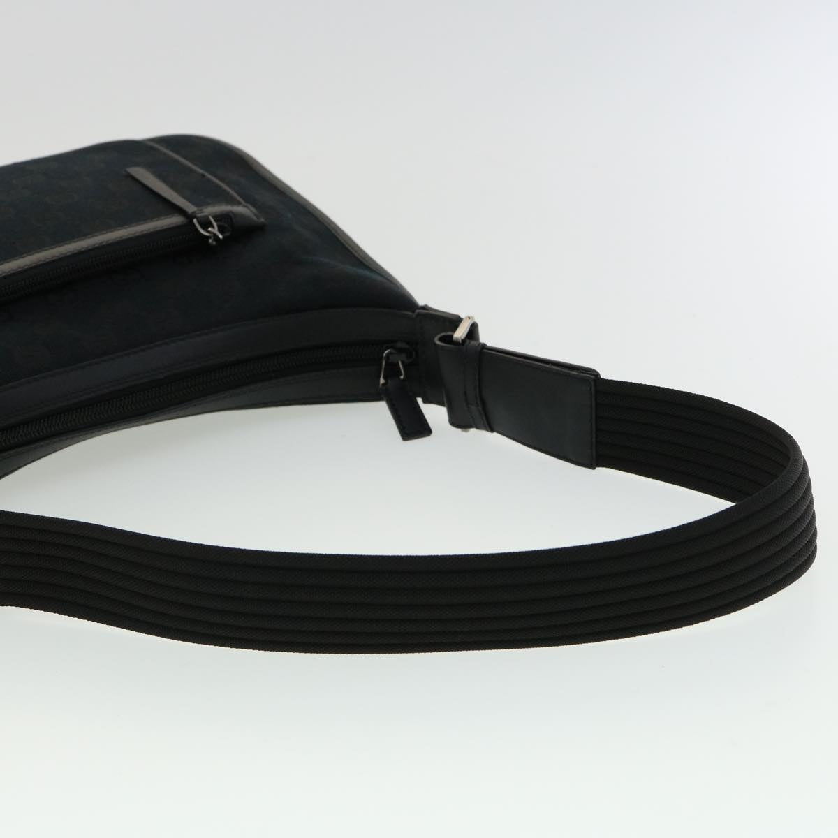 GUCCI GG Canvas Shoulder Bag Black 00141981705 ki2330