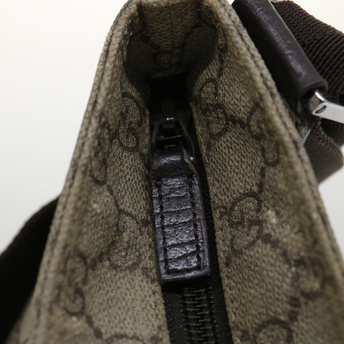 GUCCI GG Canvas Shoulder Bag PVC Leather Beige ki2436