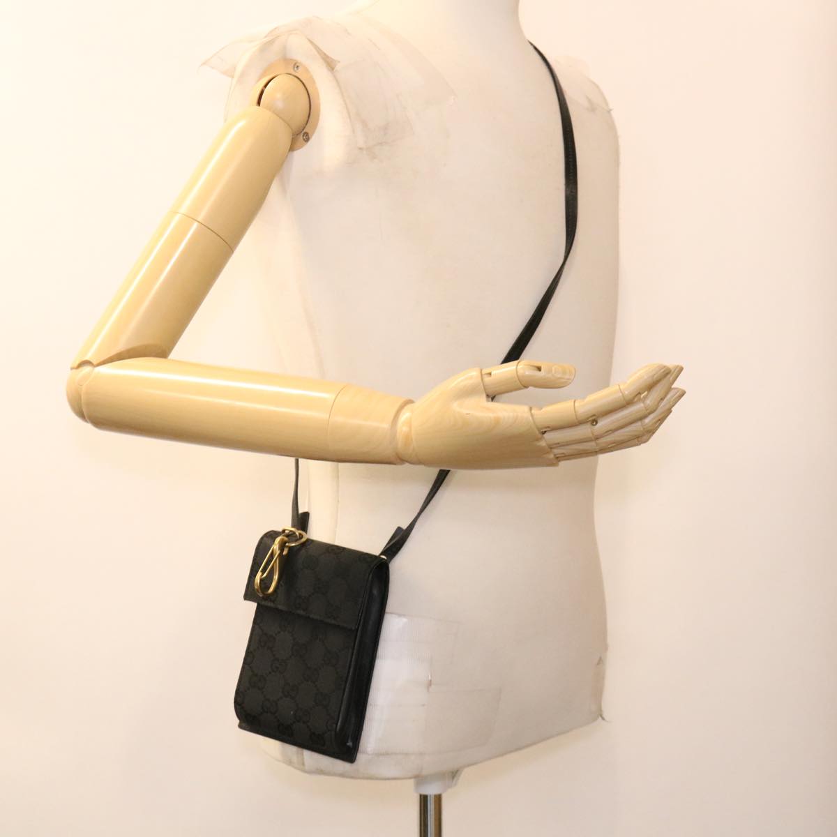 GUCCI GG Canvas Shoulder Bag Black 106692 ki2839