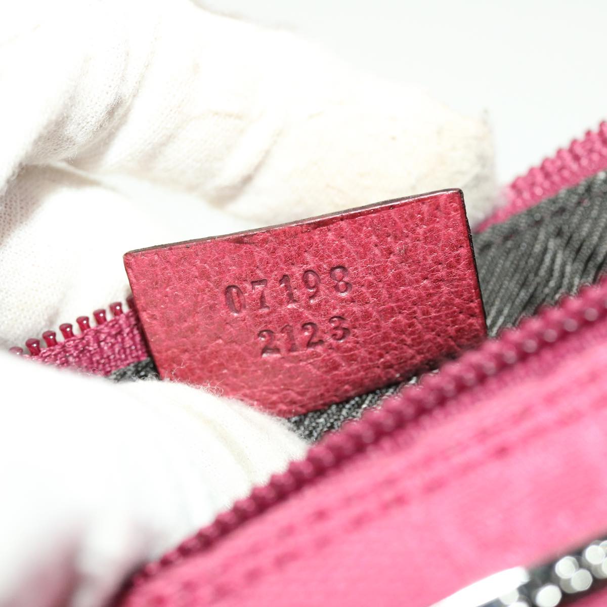 GUCCI GG Canvas Hand Pouch Pink 07198 ki2852